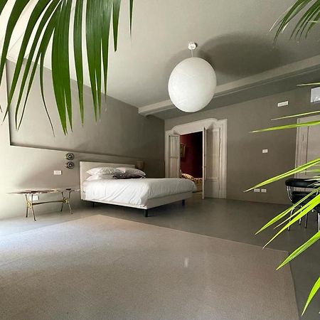 Torre Dell'Angelo B&B Desenzano del Garda Exterior photo